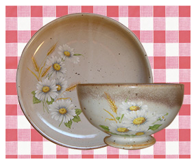 マーガレットのプレートとカフェオレボウル
